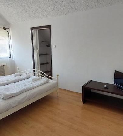 Bluebird Apartman Zalakaros Bagian luar foto