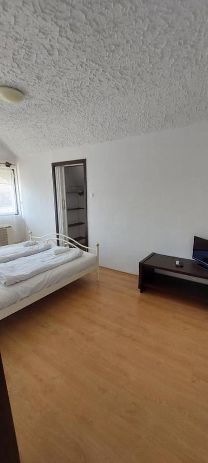 Bluebird Apartman Zalakaros Bagian luar foto